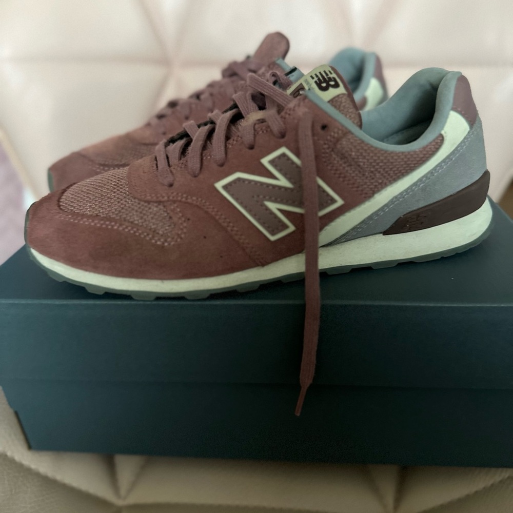 New Balance 696
